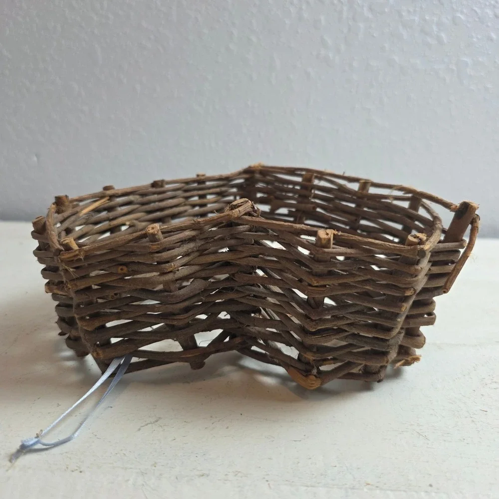 CLEARANCE 💲6️Heart Shaped Woven Grapevine Wall Basket Brown Twig Farmhouse 7.5